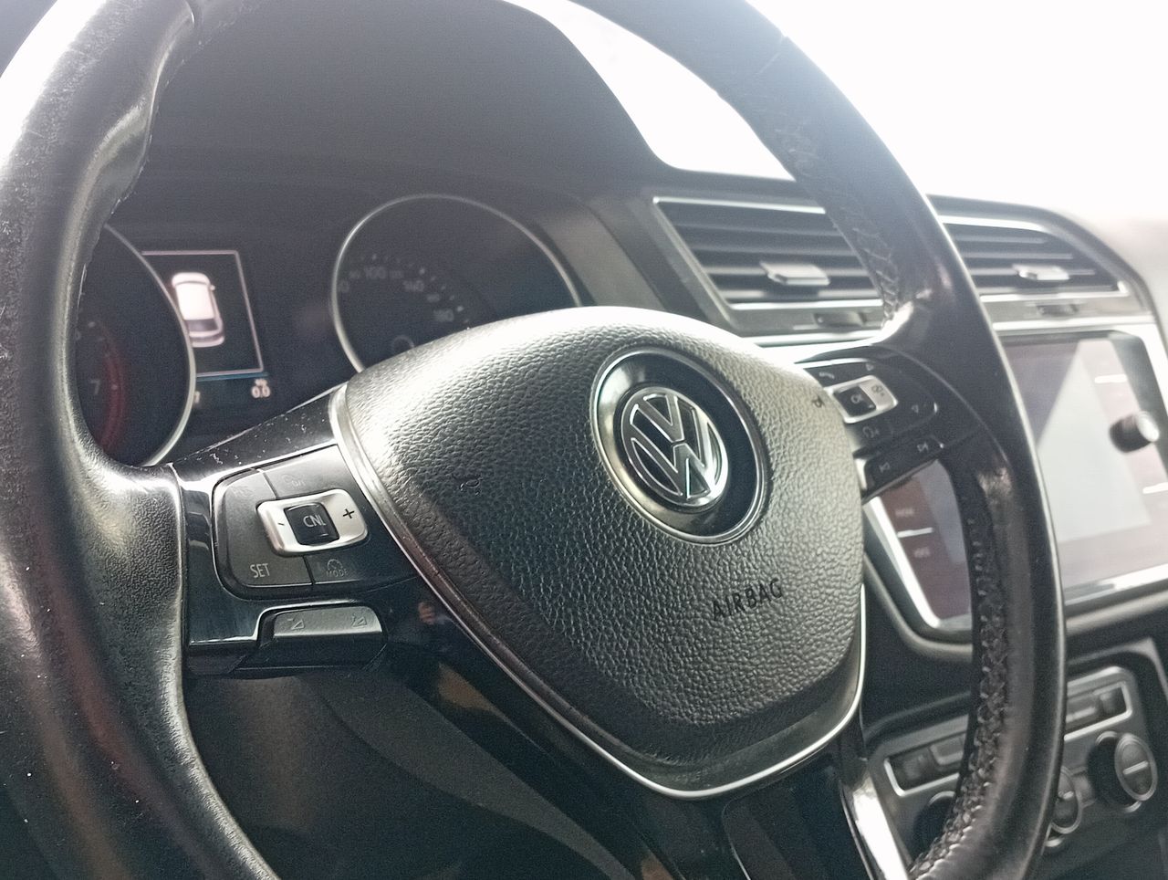 VOLKSWAGEN - 26