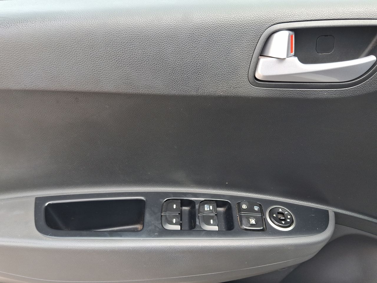 HYUNDAI - 23