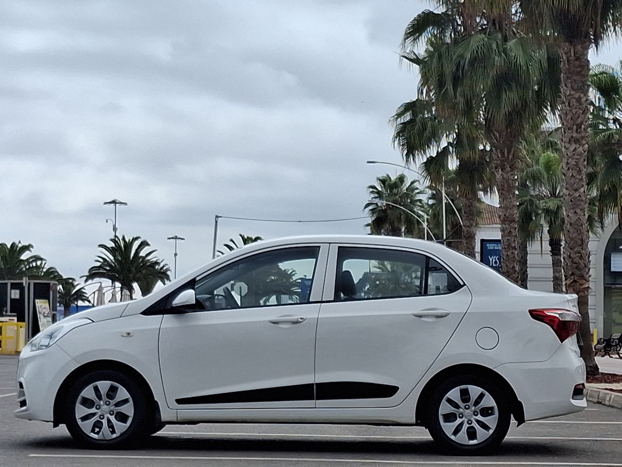 HYUNDAI - 4