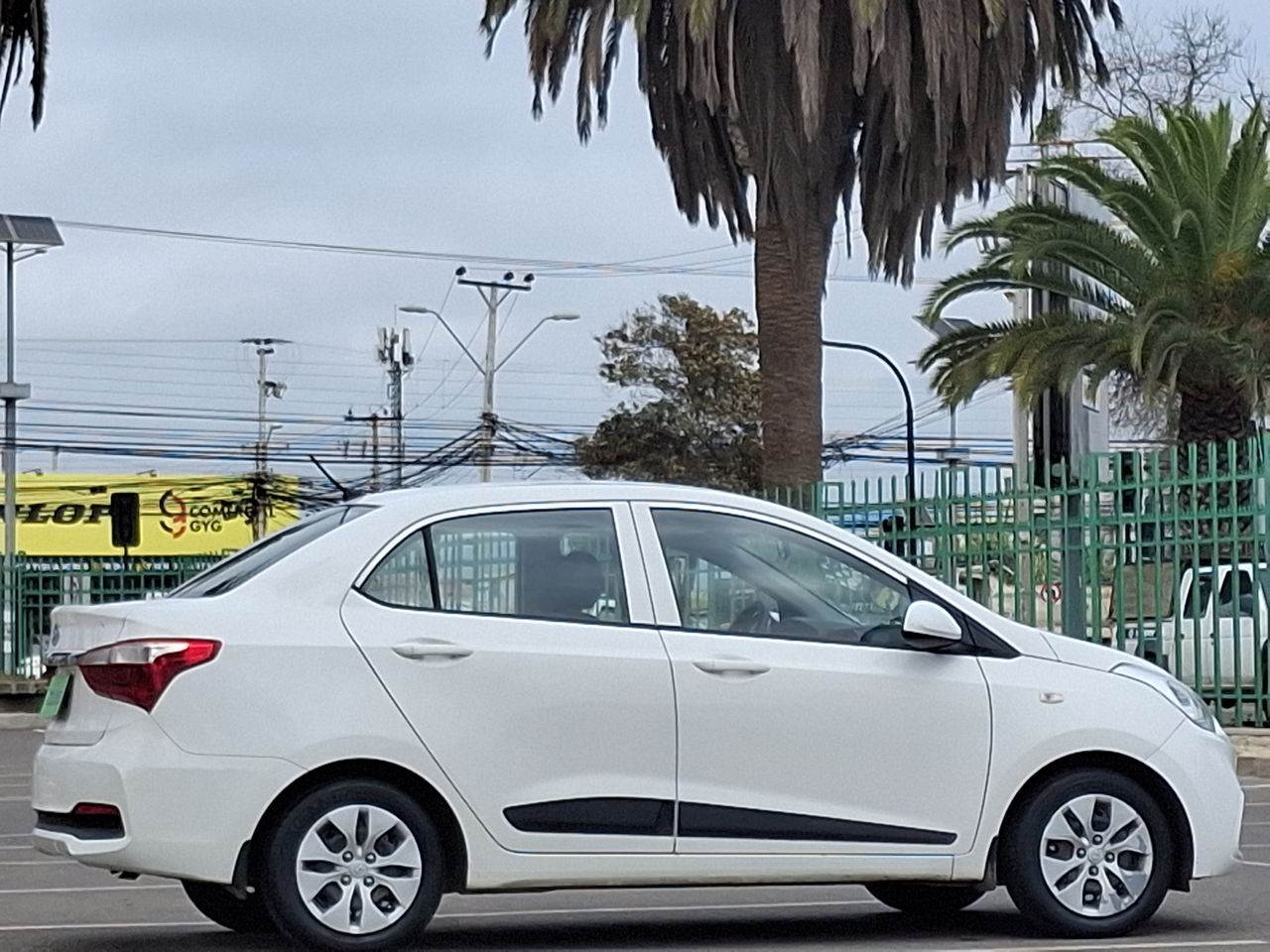 HYUNDAI - 7