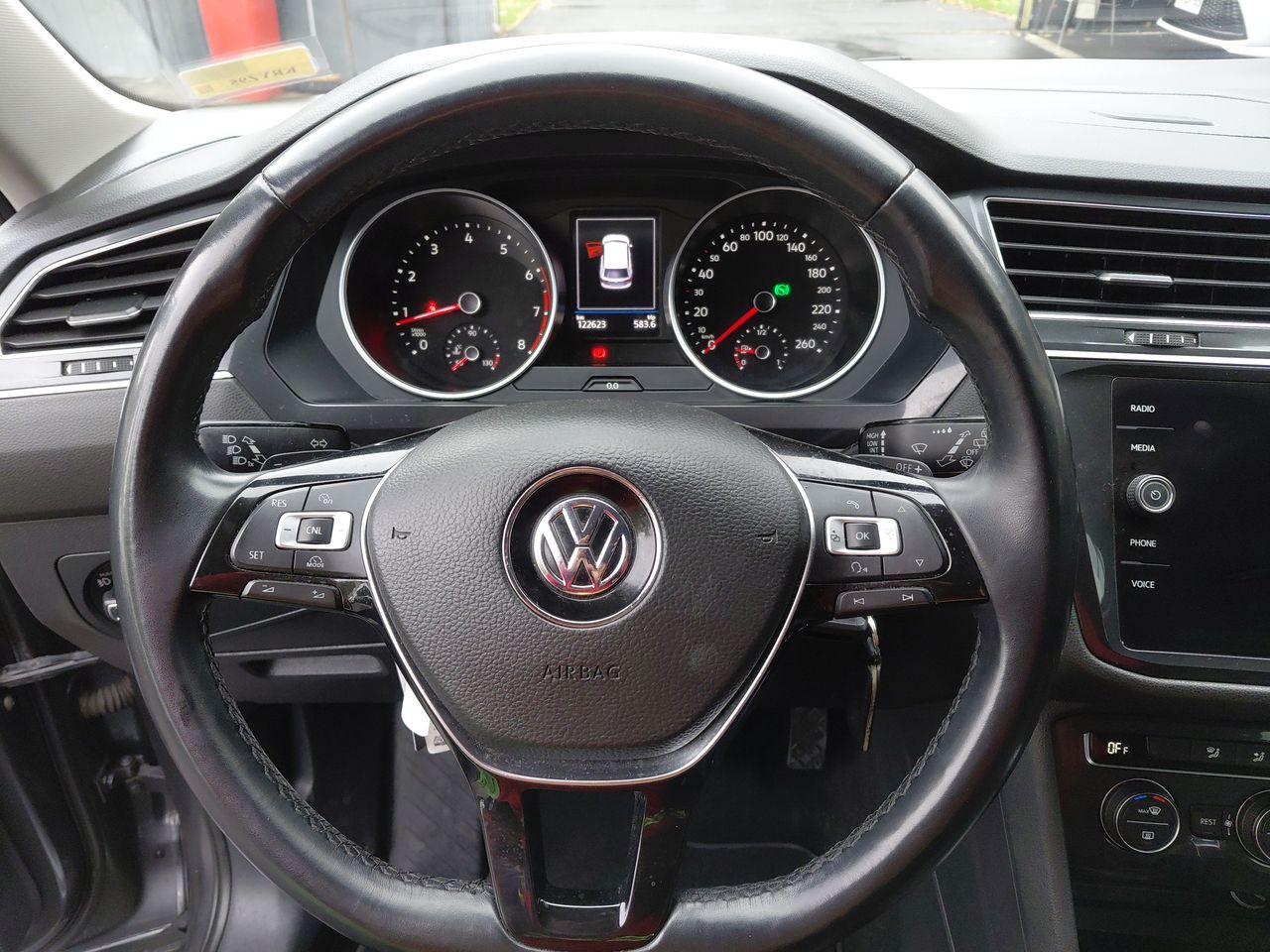 VOLKSWAGEN - 24