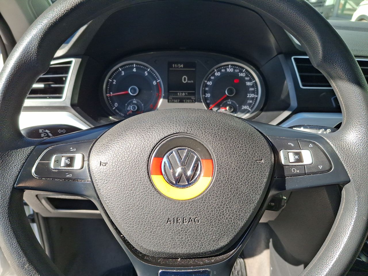 VOLKSWAGEN - 25