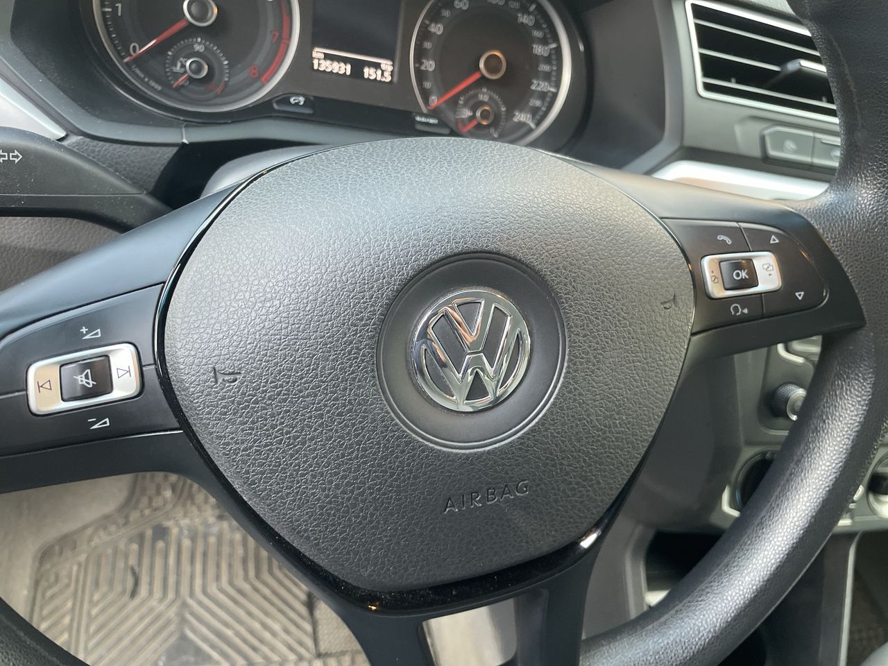 VOLKSWAGEN - 17