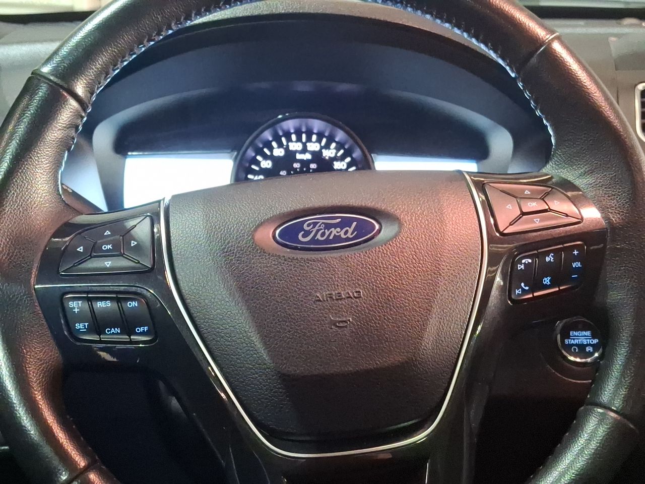Ford Explorer — foto 19 de 30