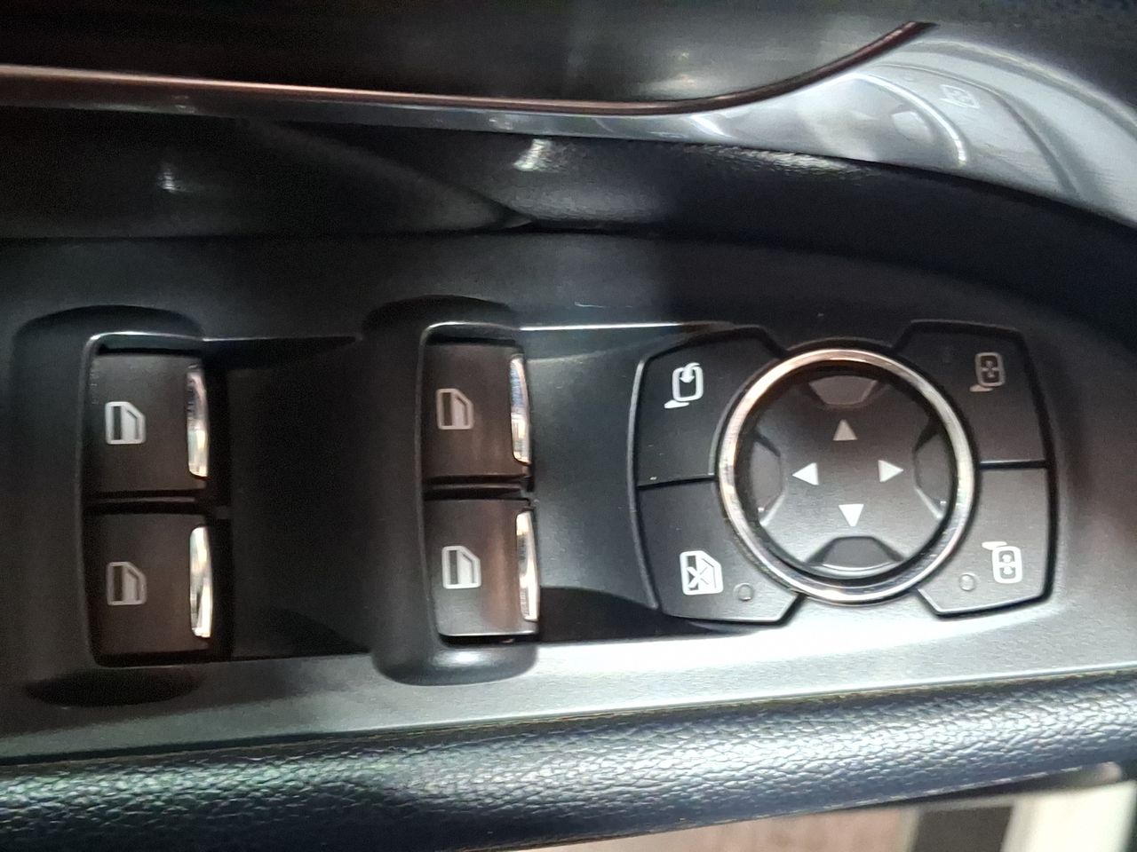 Ford Explorer — foto 15 de 30