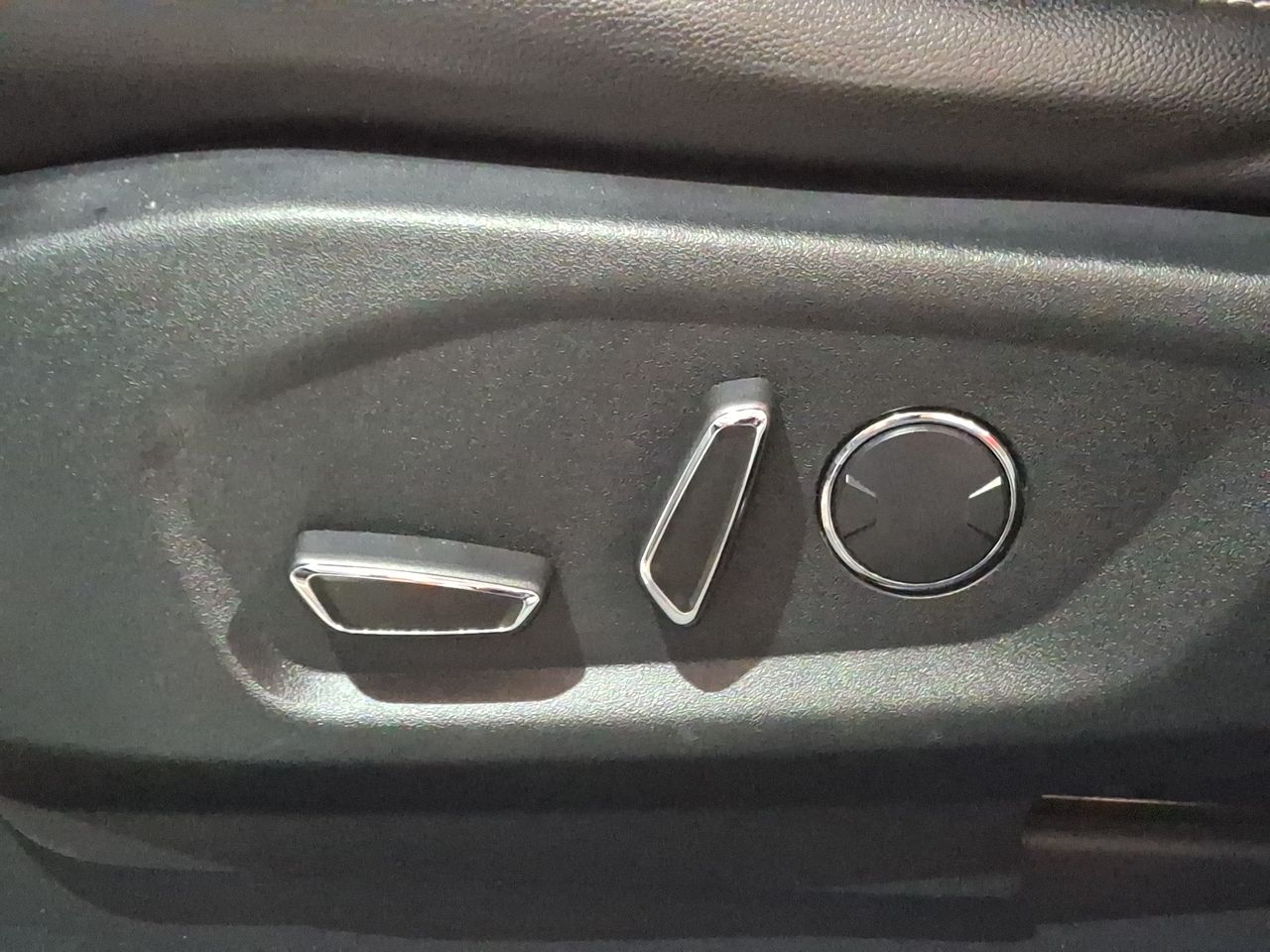 Ford Explorer — foto 16 de 30