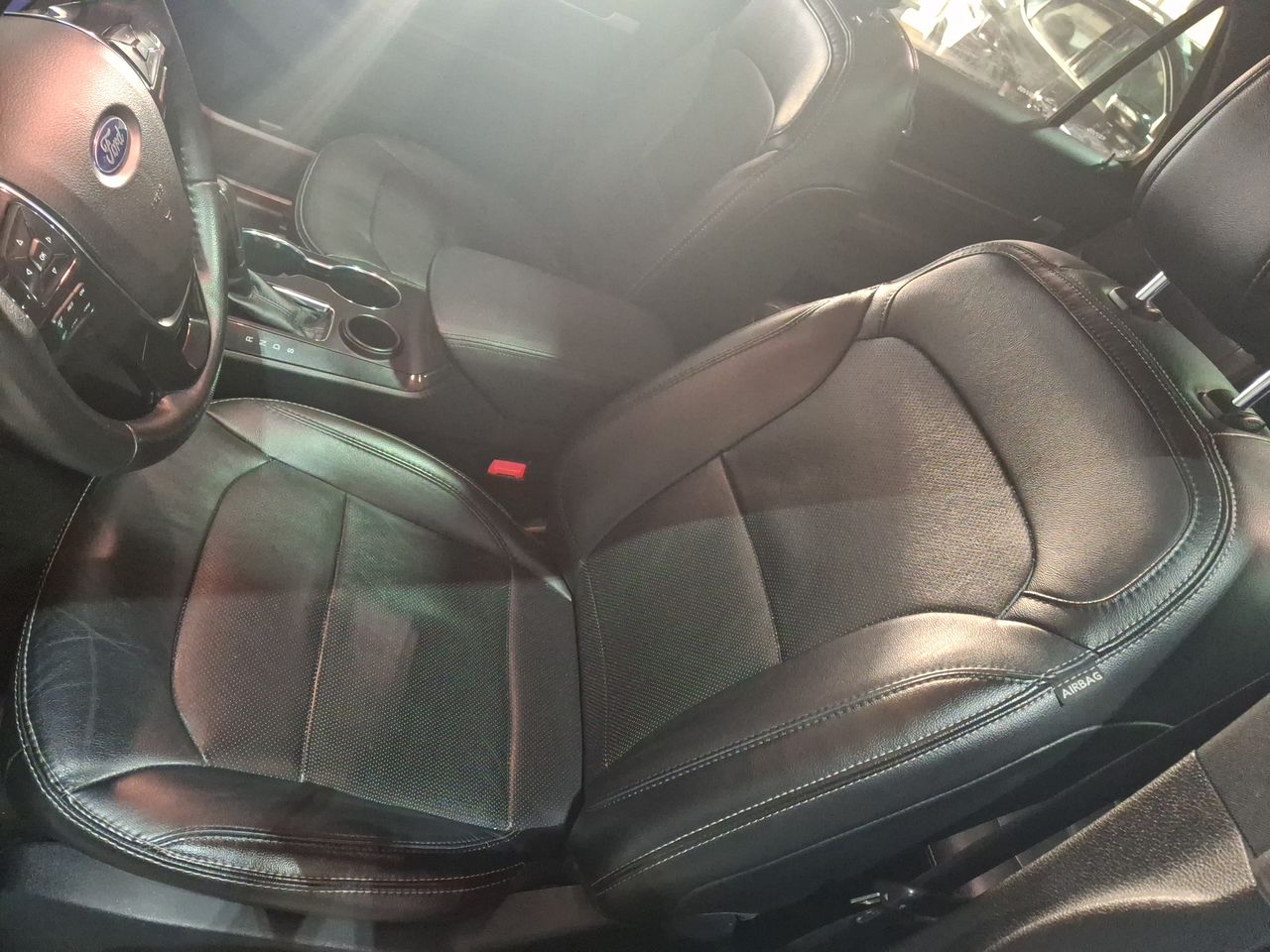 Ford Explorer — foto 17 de 30