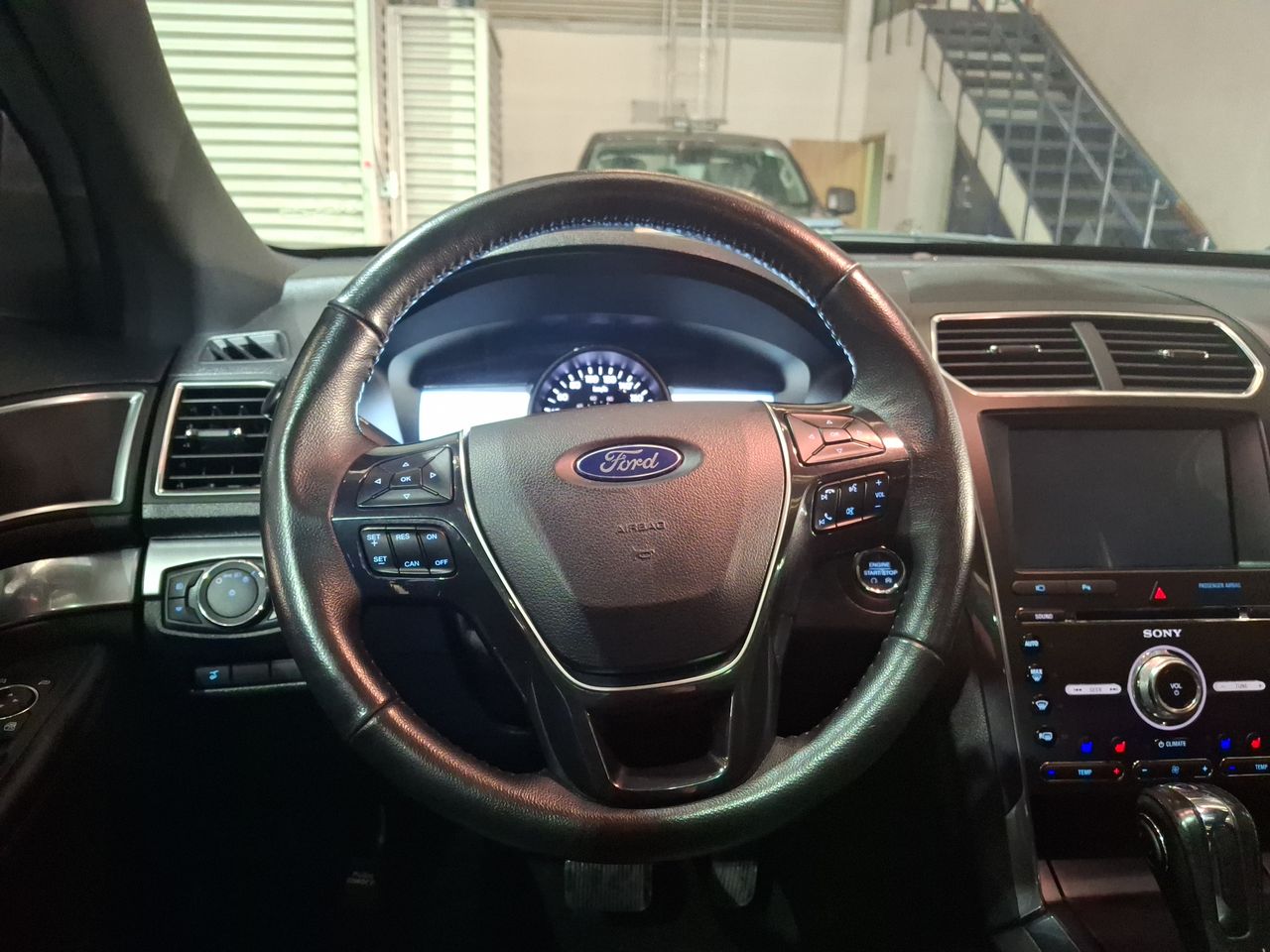Ford Explorer — foto 18 de 30