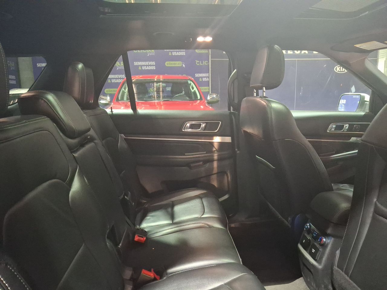 Ford Explorer — foto 8 de 30