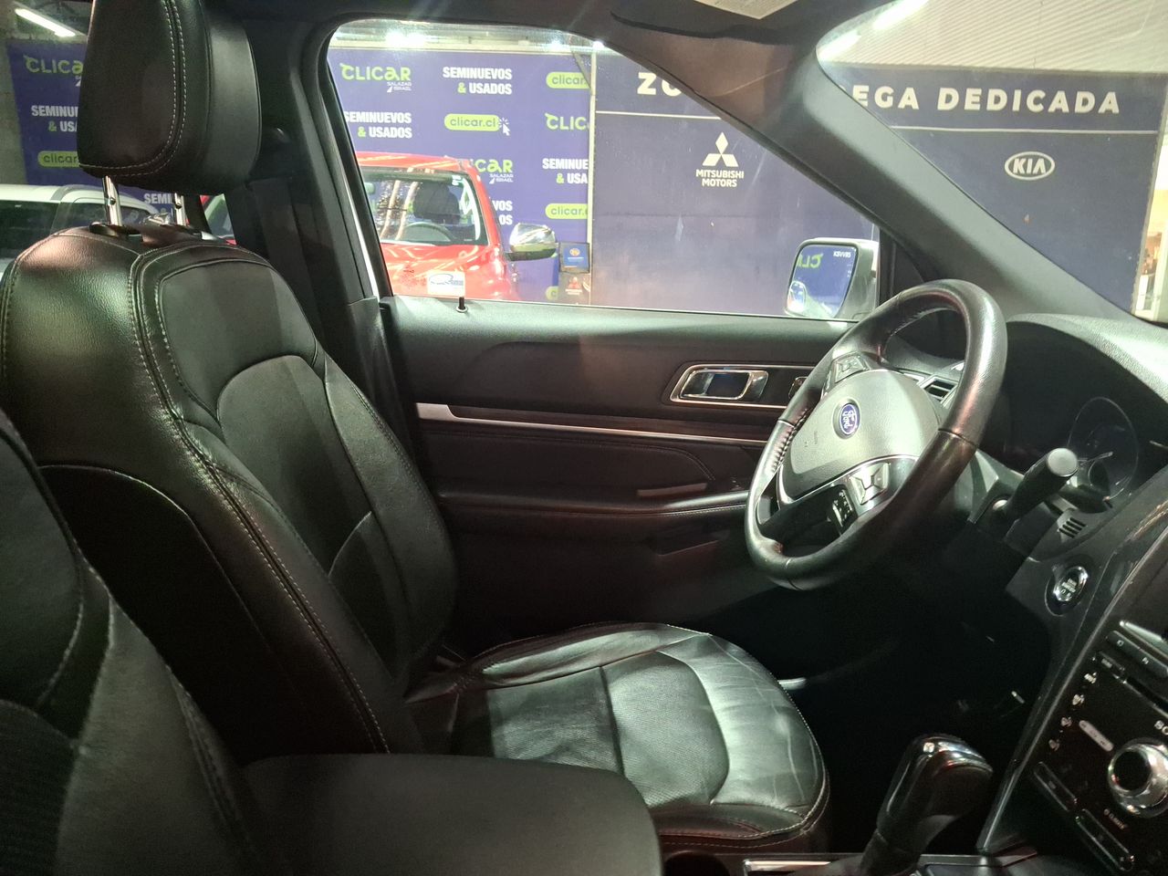 Ford Explorer — foto 9 de 30