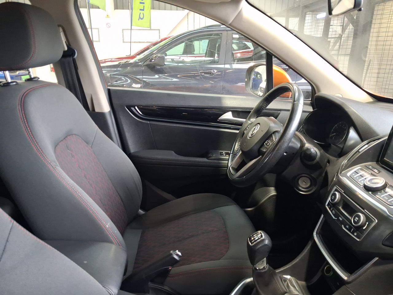 Dongfeng Ax5 — foto 8 de 22