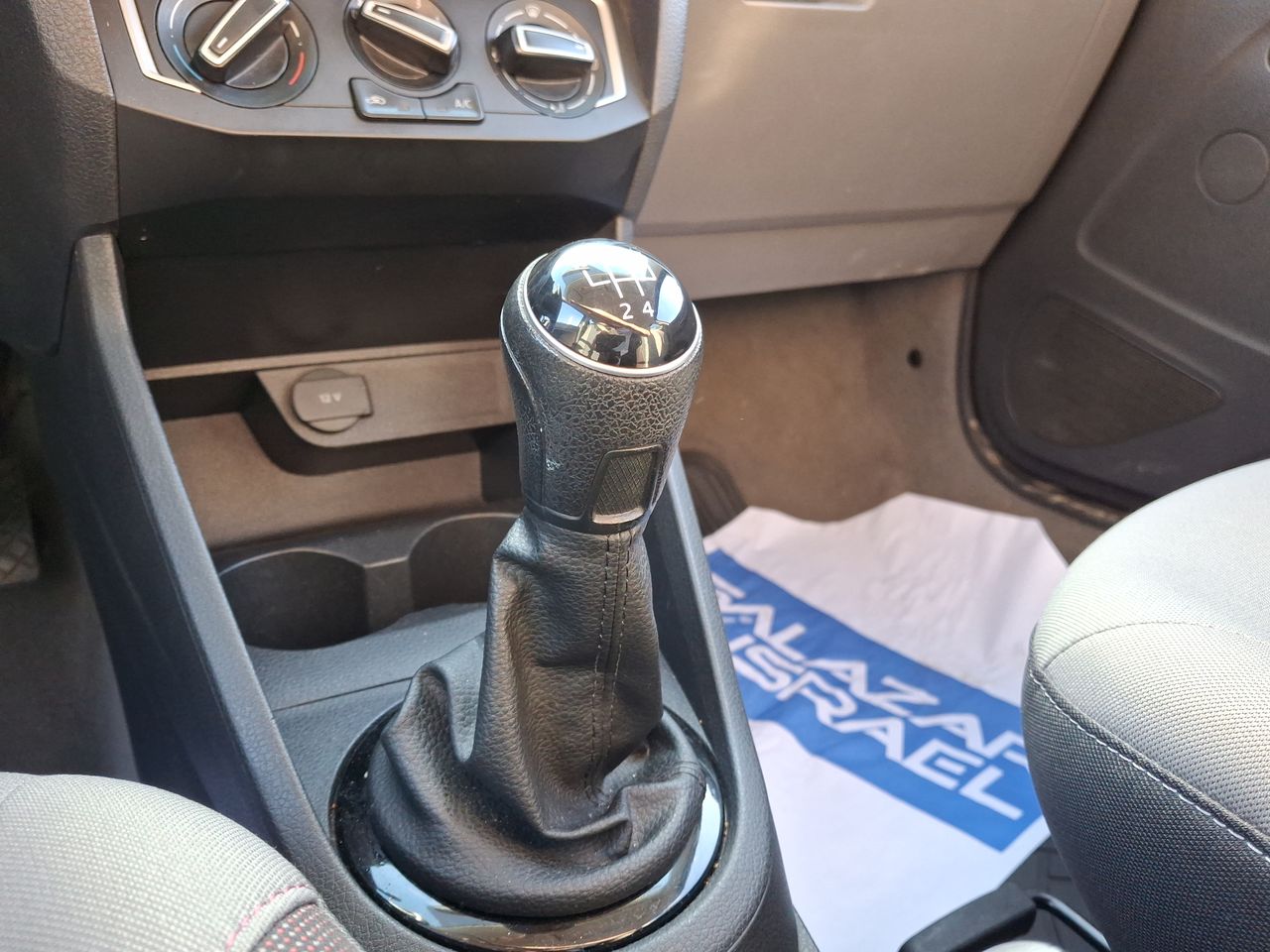 VOLKSWAGEN - 29