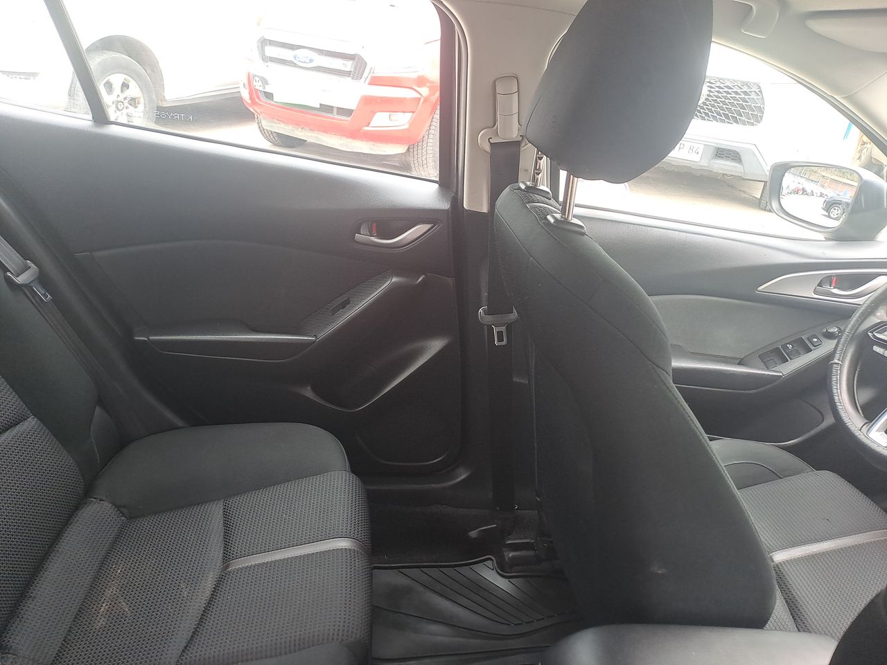 Mazda 3 — foto 8 de 18