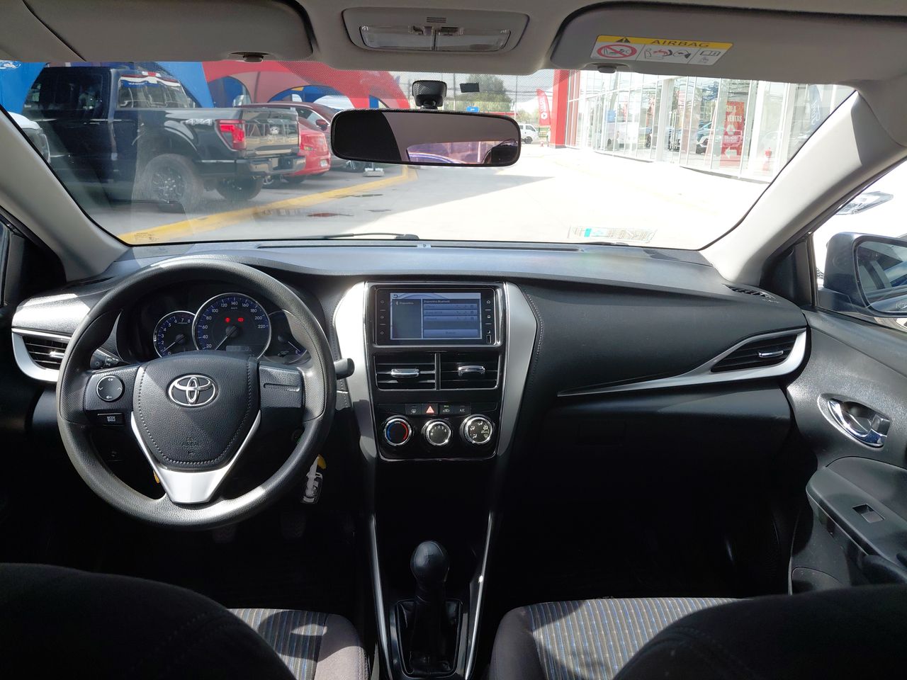 Toyota Yaris — foto 32 de 34
