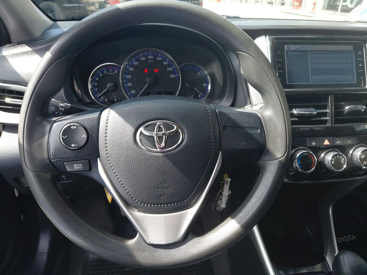 Toyota Yaris — foto 25 de 34