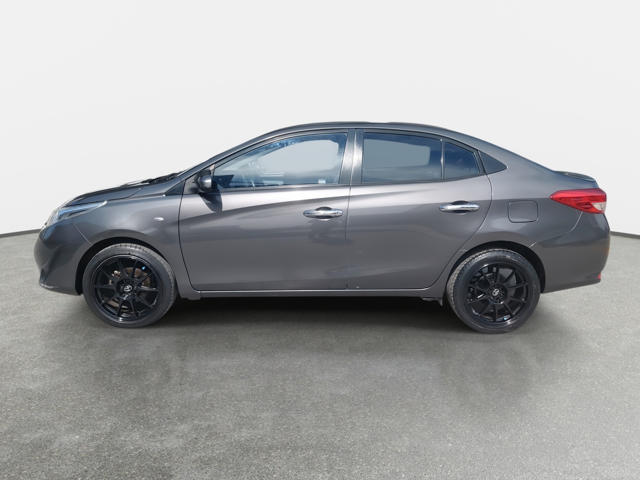 Toyota Yaris — foto 5 de 34