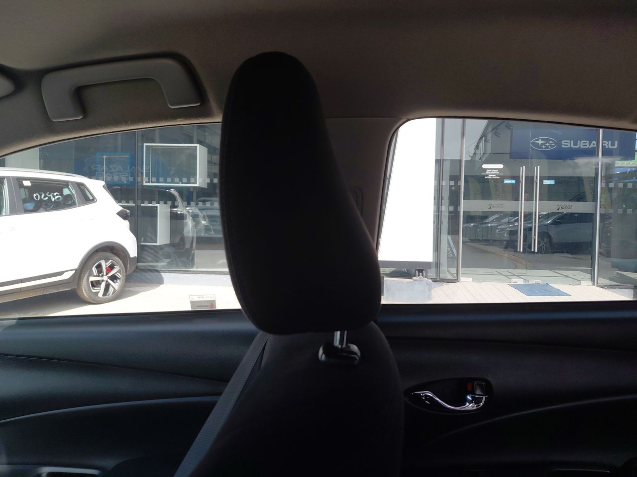 Toyota Yaris — foto 12 de 34