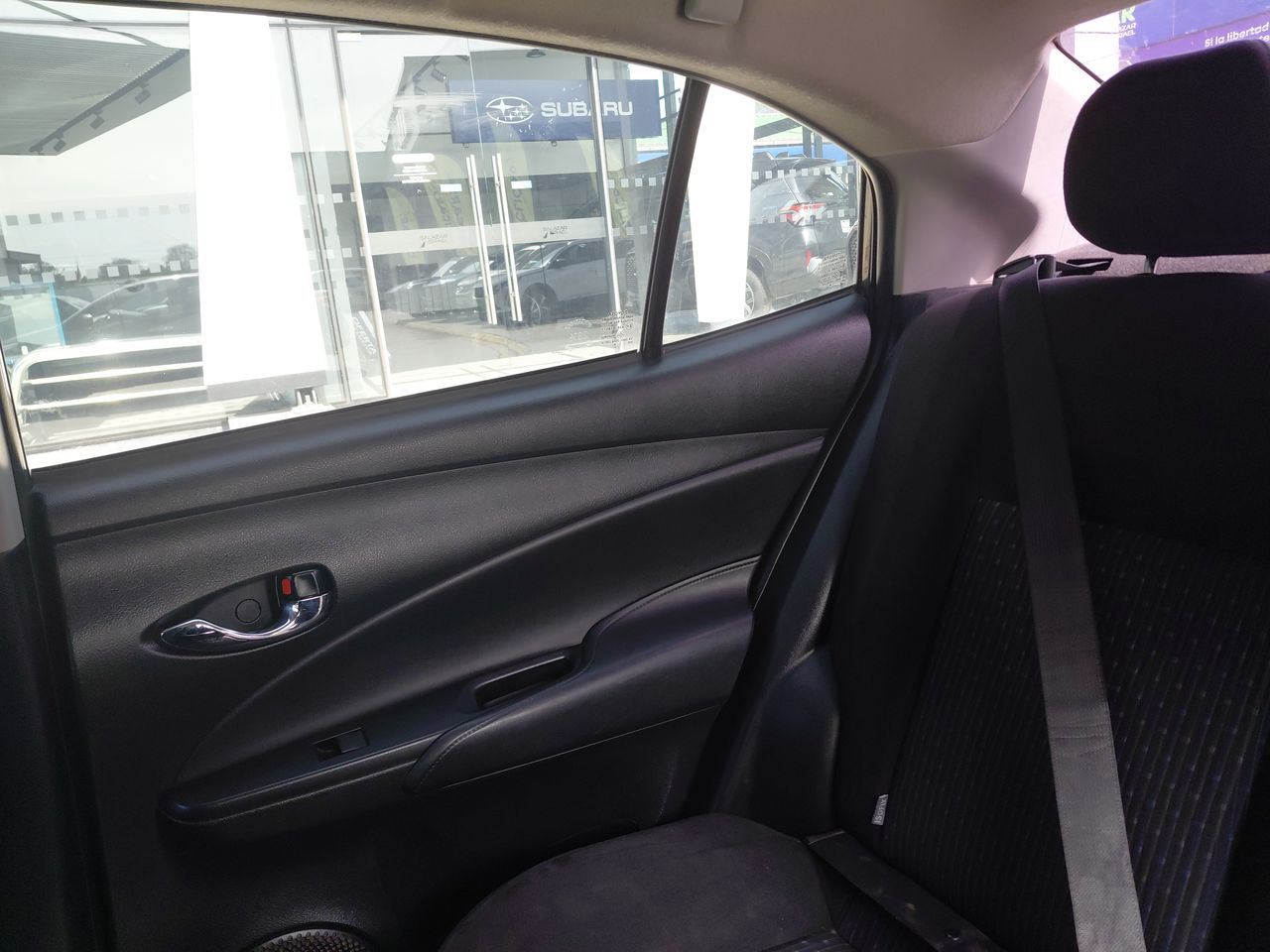 Toyota Yaris — foto 13 de 34