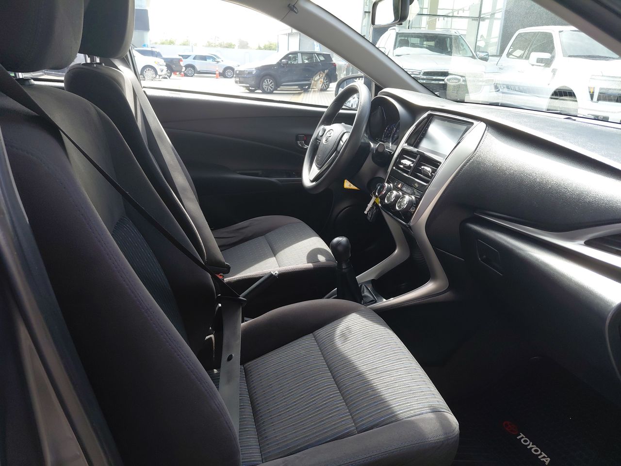 Toyota Yaris — foto 17 de 34