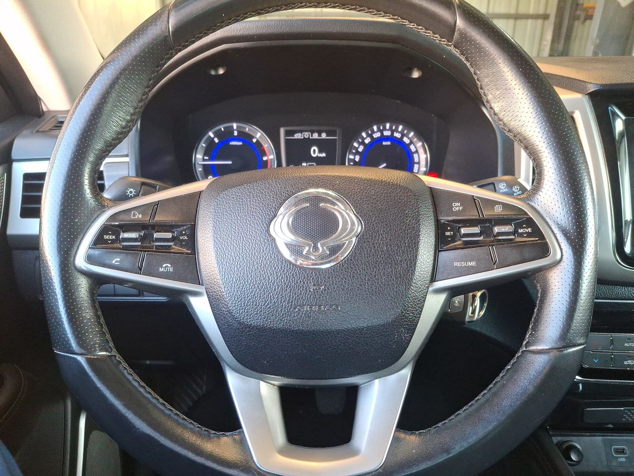 SSANGYONG - 24