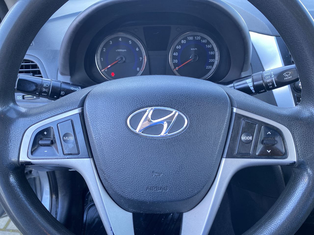 HYUNDAI - 25
