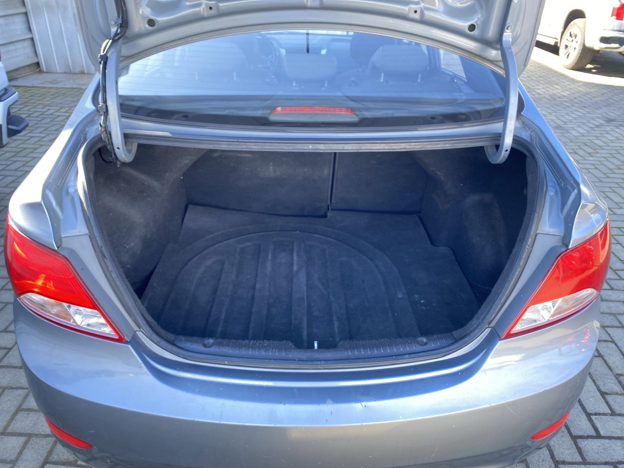 HYUNDAI - 20