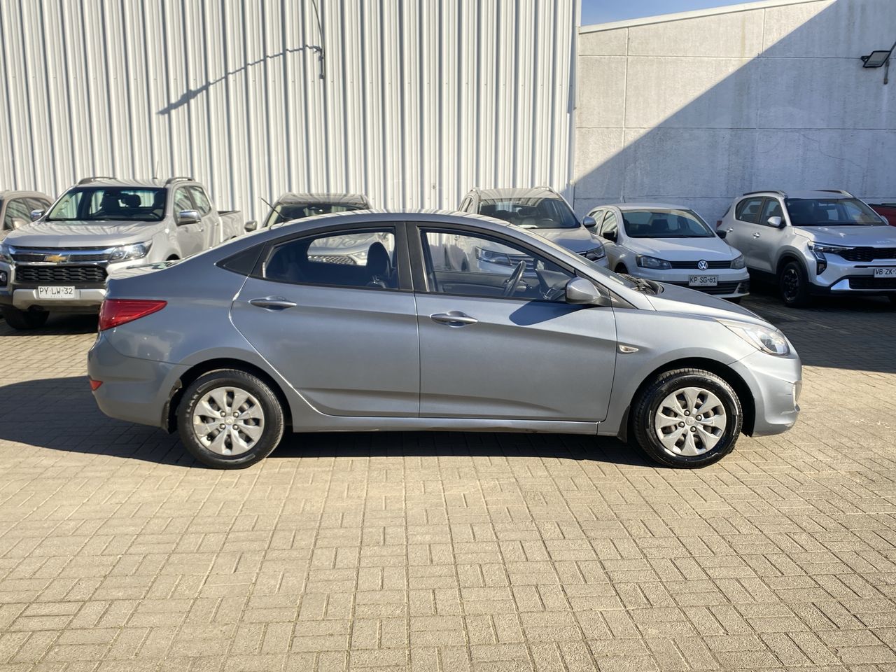 HYUNDAI - 8