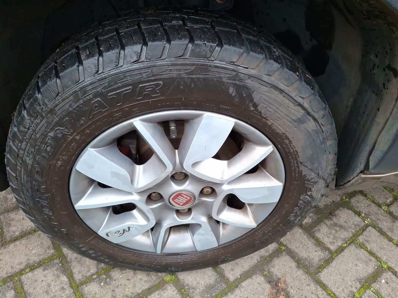 Nissan Versa — foto 18 de 33