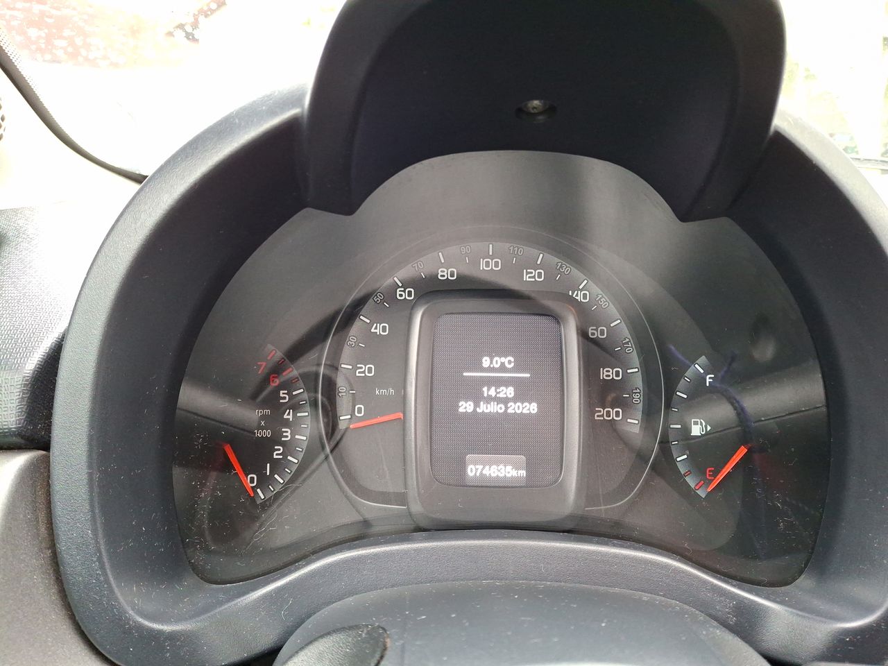 Nissan Versa — foto 27 de 33