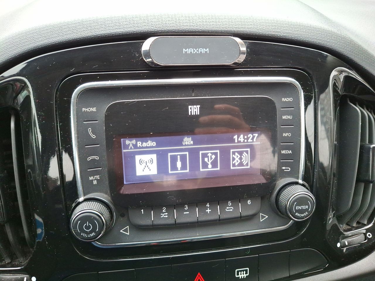Nissan Versa — foto 28 de 33