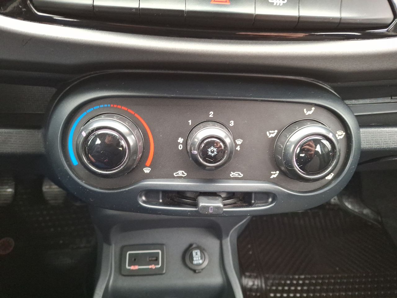 Nissan Versa — foto 29 de 33