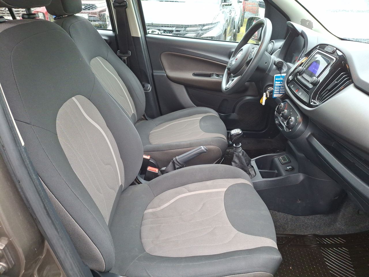Nissan Versa — foto 32 de 33