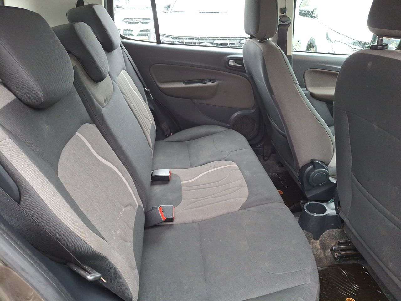 Nissan Versa — foto 33 de 33