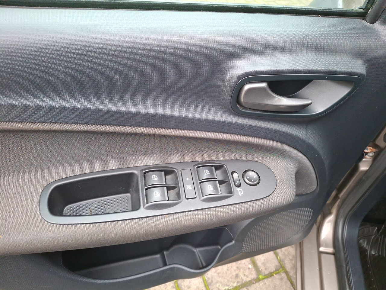 Nissan Versa — foto 23 de 33