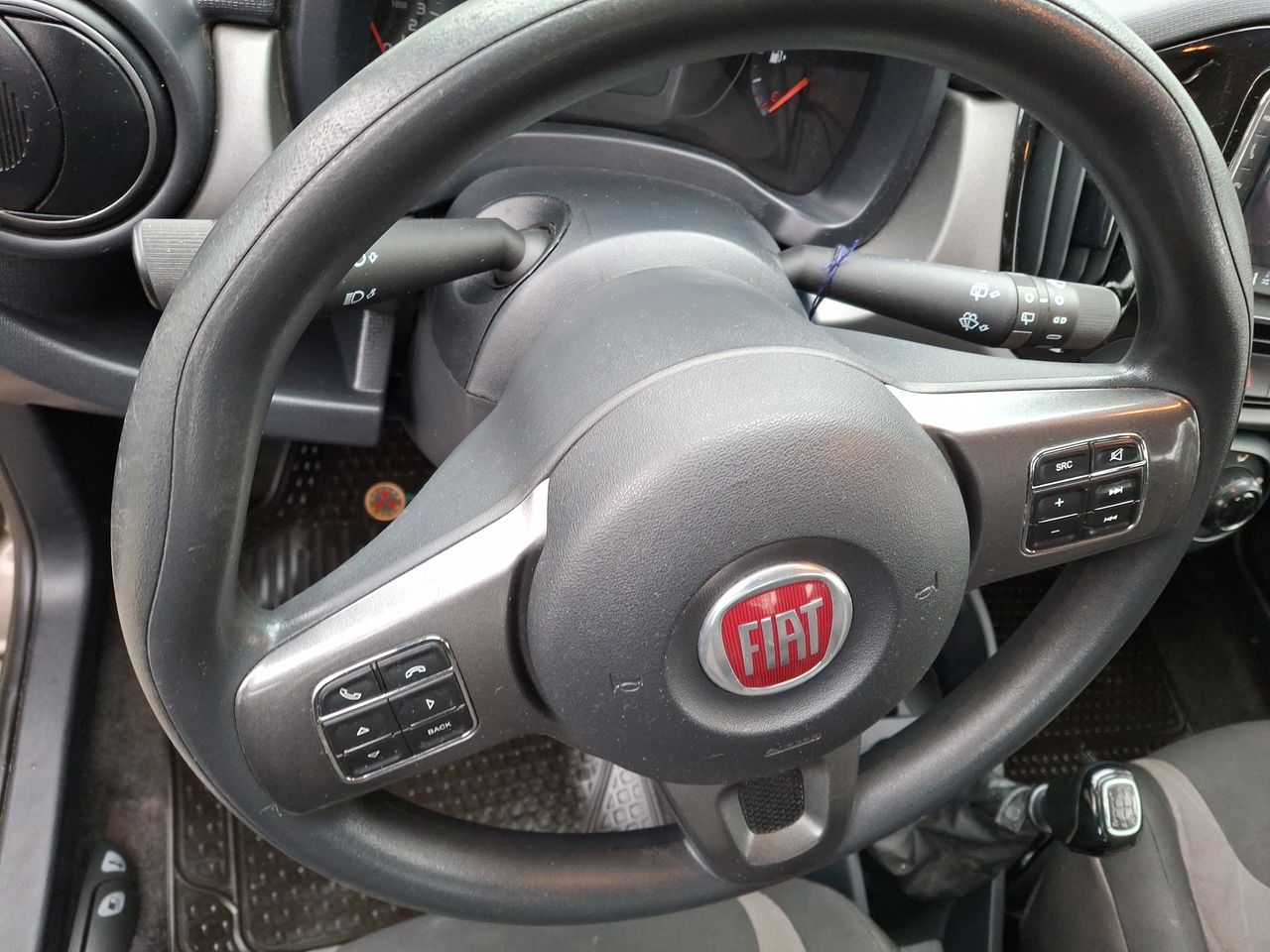 Nissan Versa — foto 25 de 33