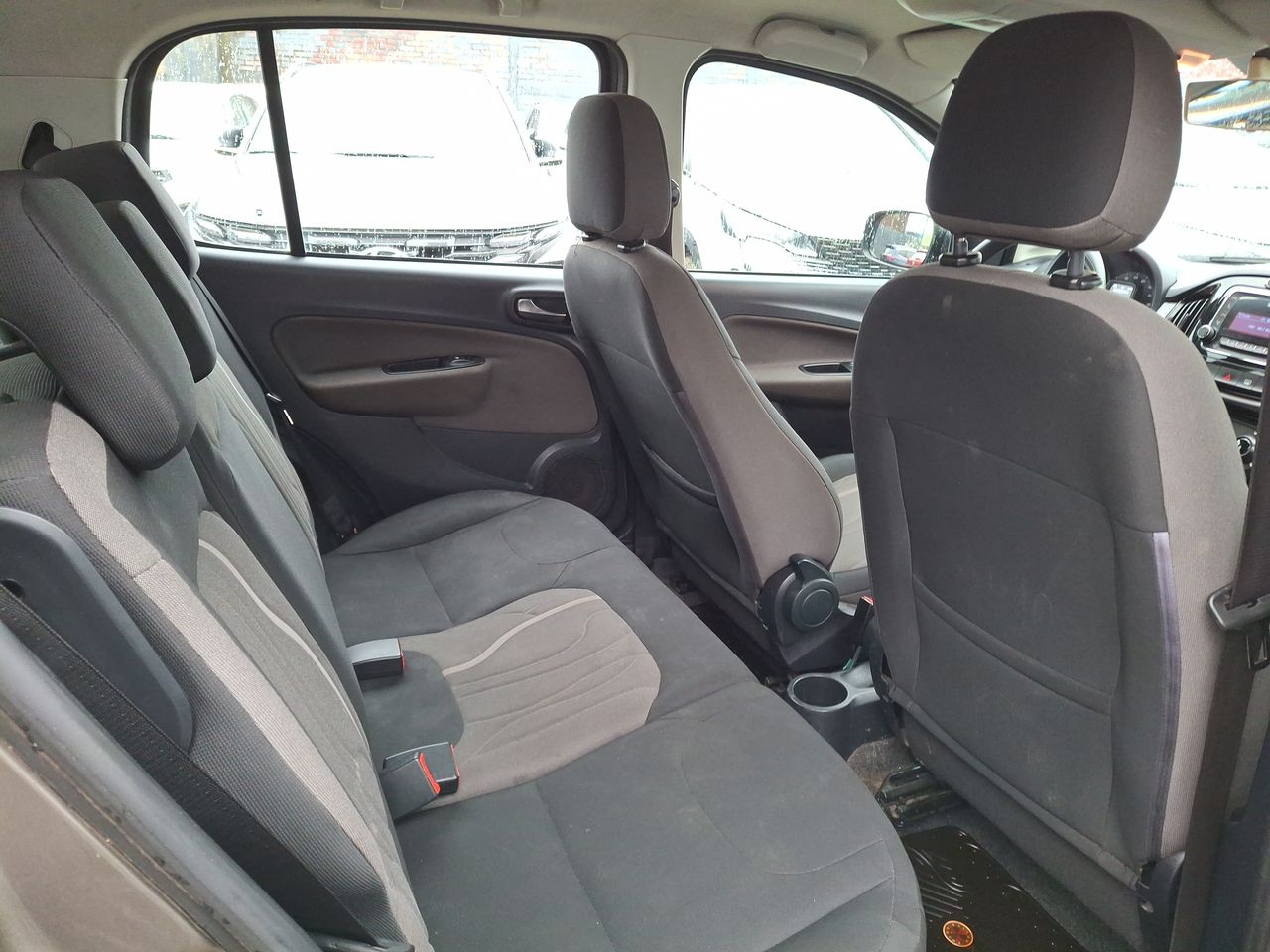 Nissan Versa — foto 16 de 33