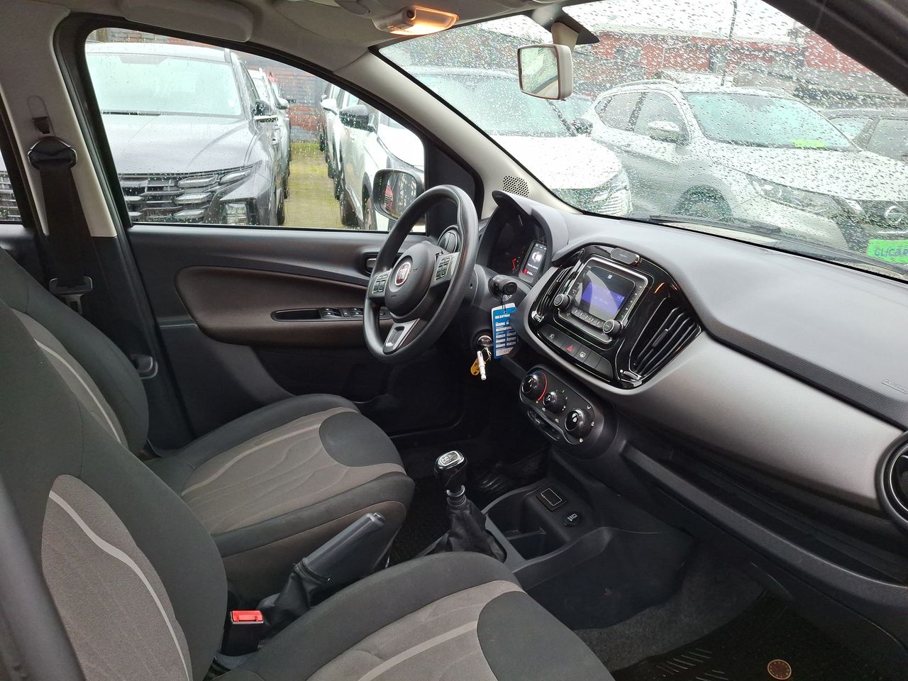 Nissan Versa — foto 17 de 33