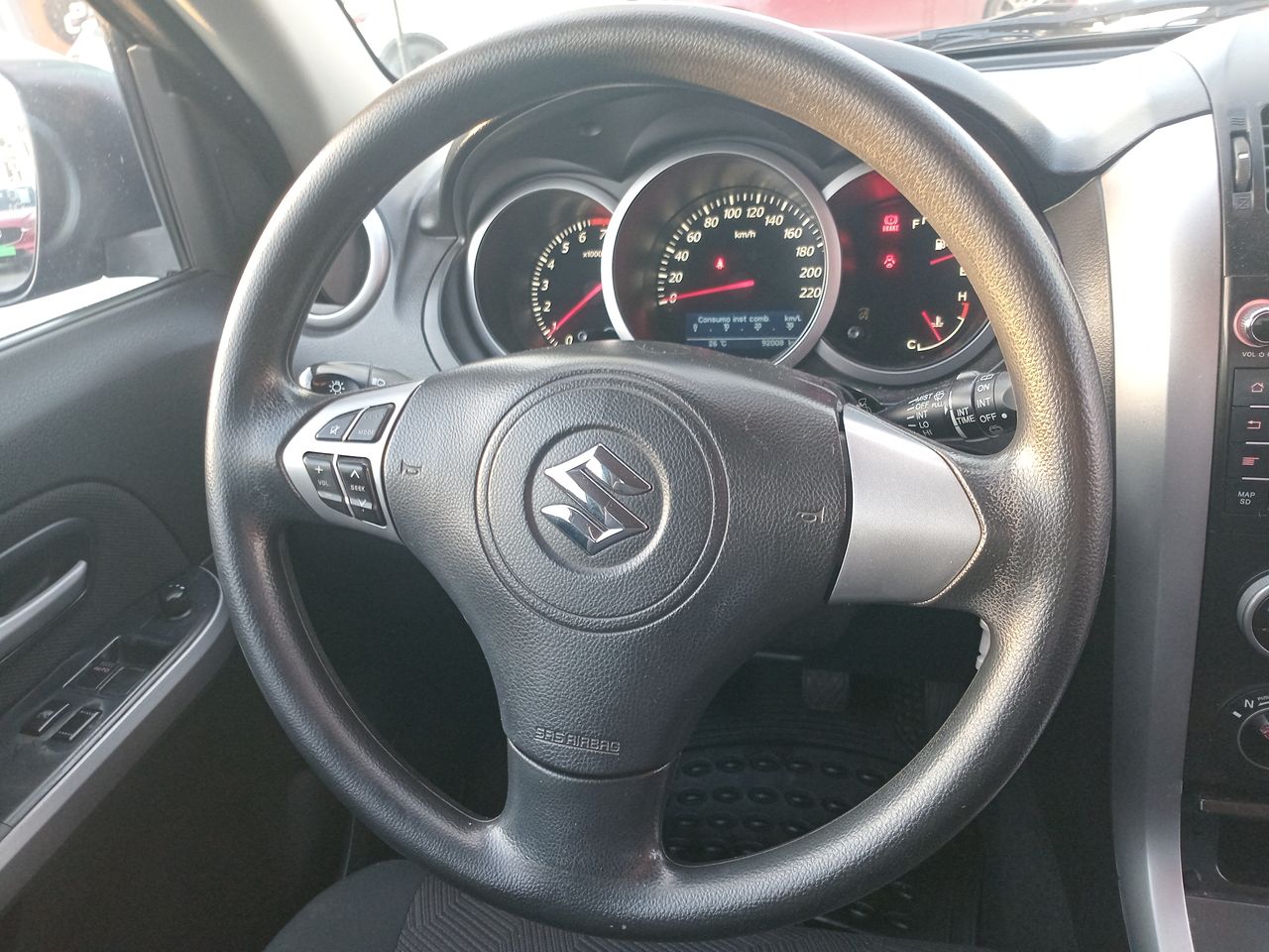 Suzuki Grand Vitara — foto 17 de 26
