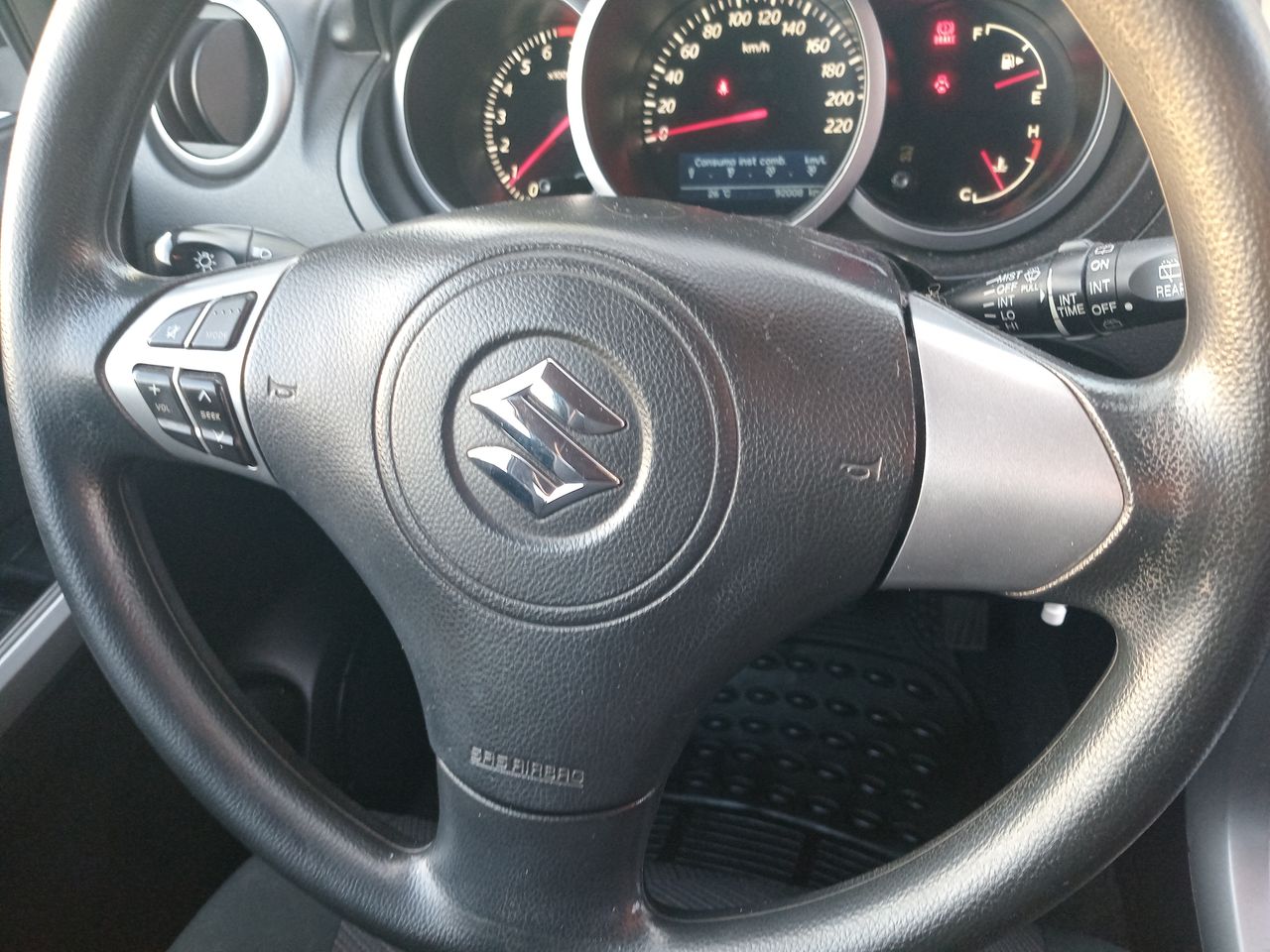 Suzuki Grand Vitara — foto 18 de 26