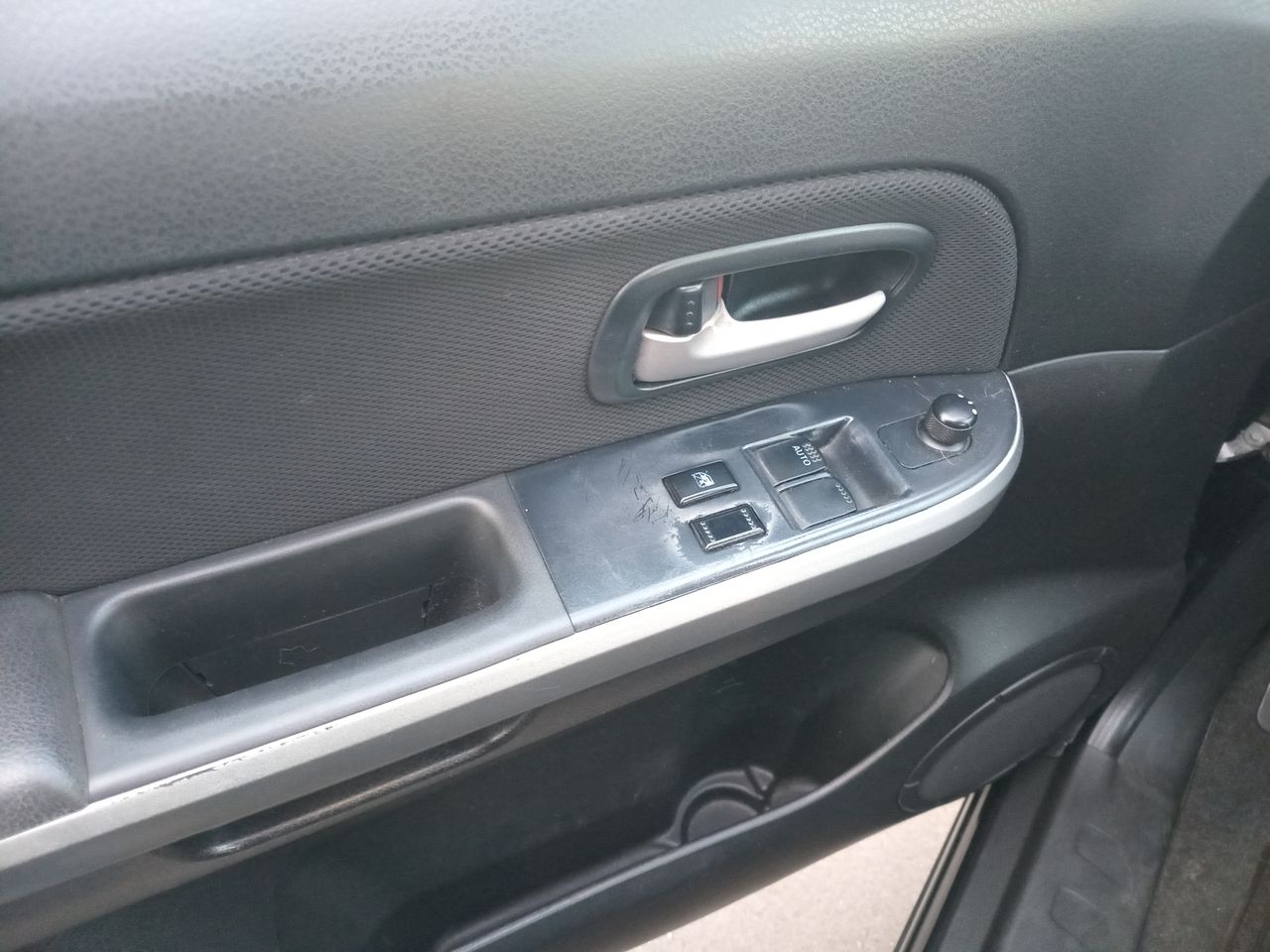 Suzuki Grand Vitara — foto 14 de 26