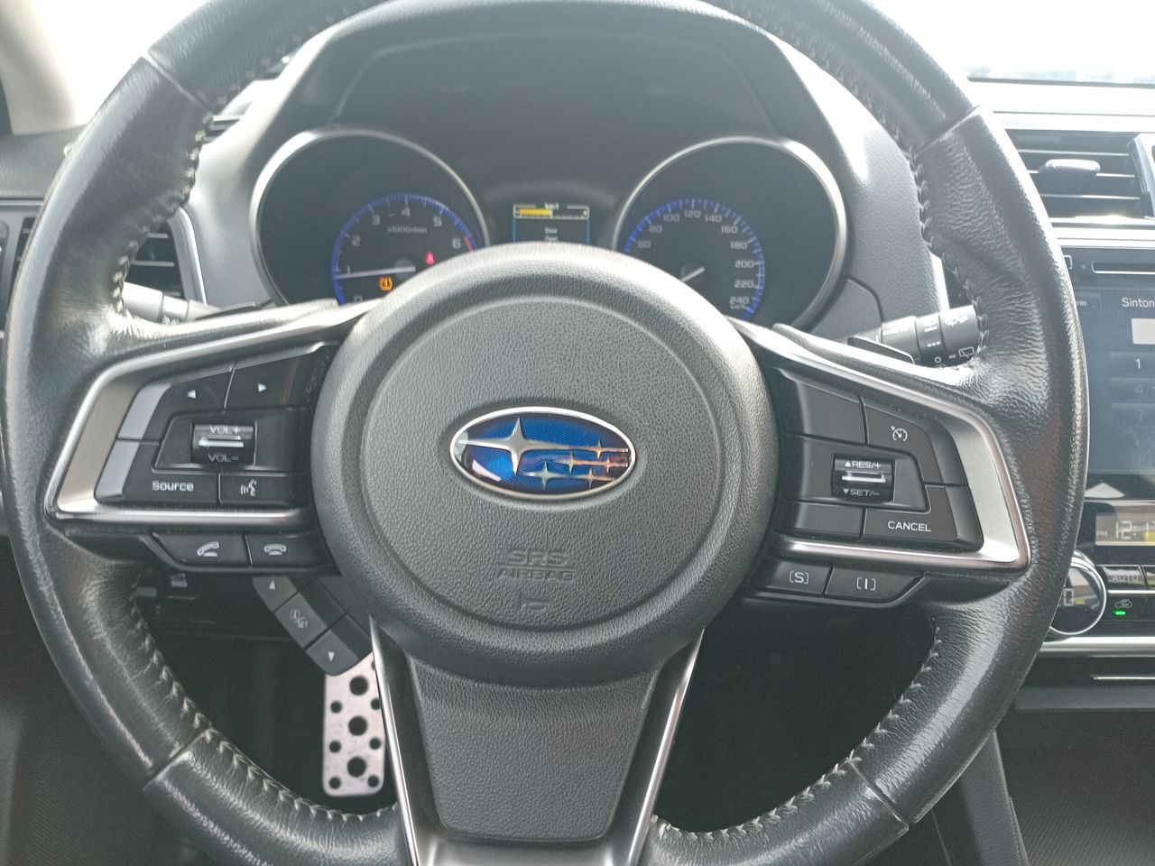 Subaru Outback — foto 17 de 27