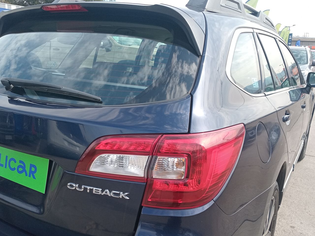 Subaru Outback — foto 12 de 27
