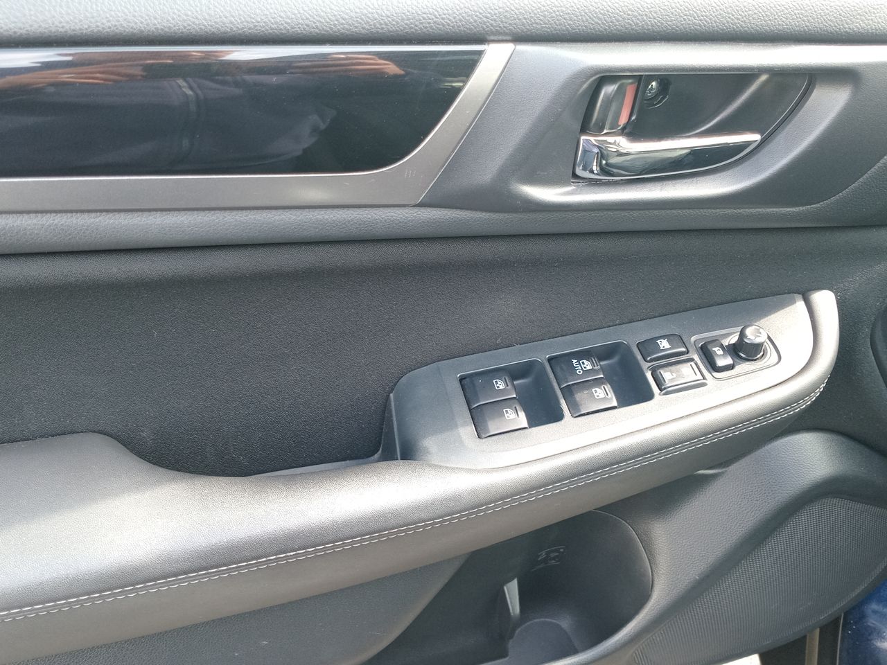 Subaru Outback — foto 13 de 27