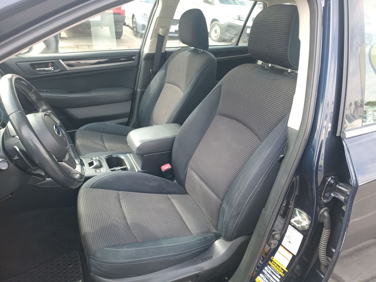 Subaru Outback — foto 15 de 27