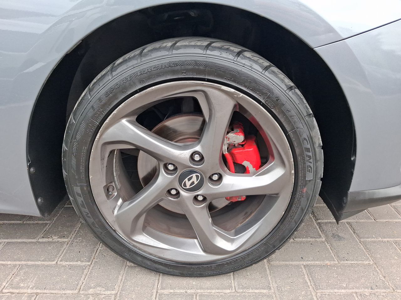 Hyundai Veloster — foto 10 de 21