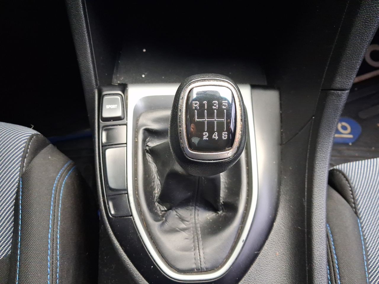 Hyundai Veloster — foto 20 de 21