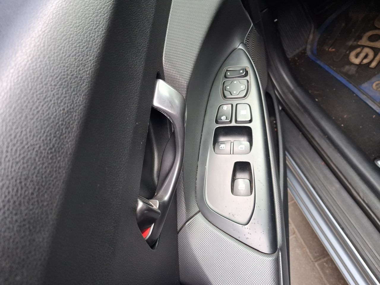 Hyundai Veloster — foto 14 de 21