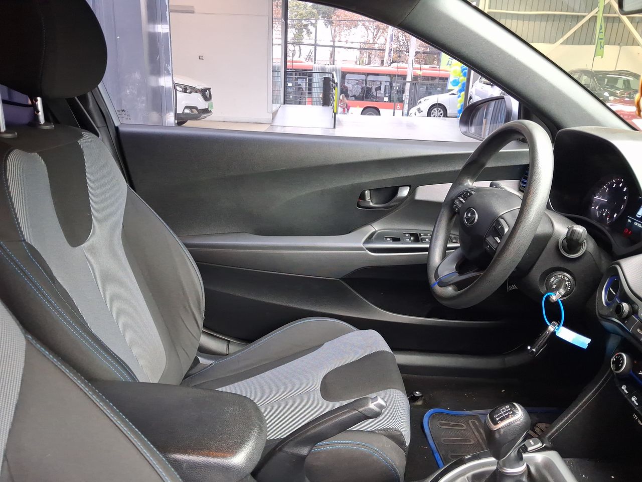 Hyundai Veloster — foto 8 de 21