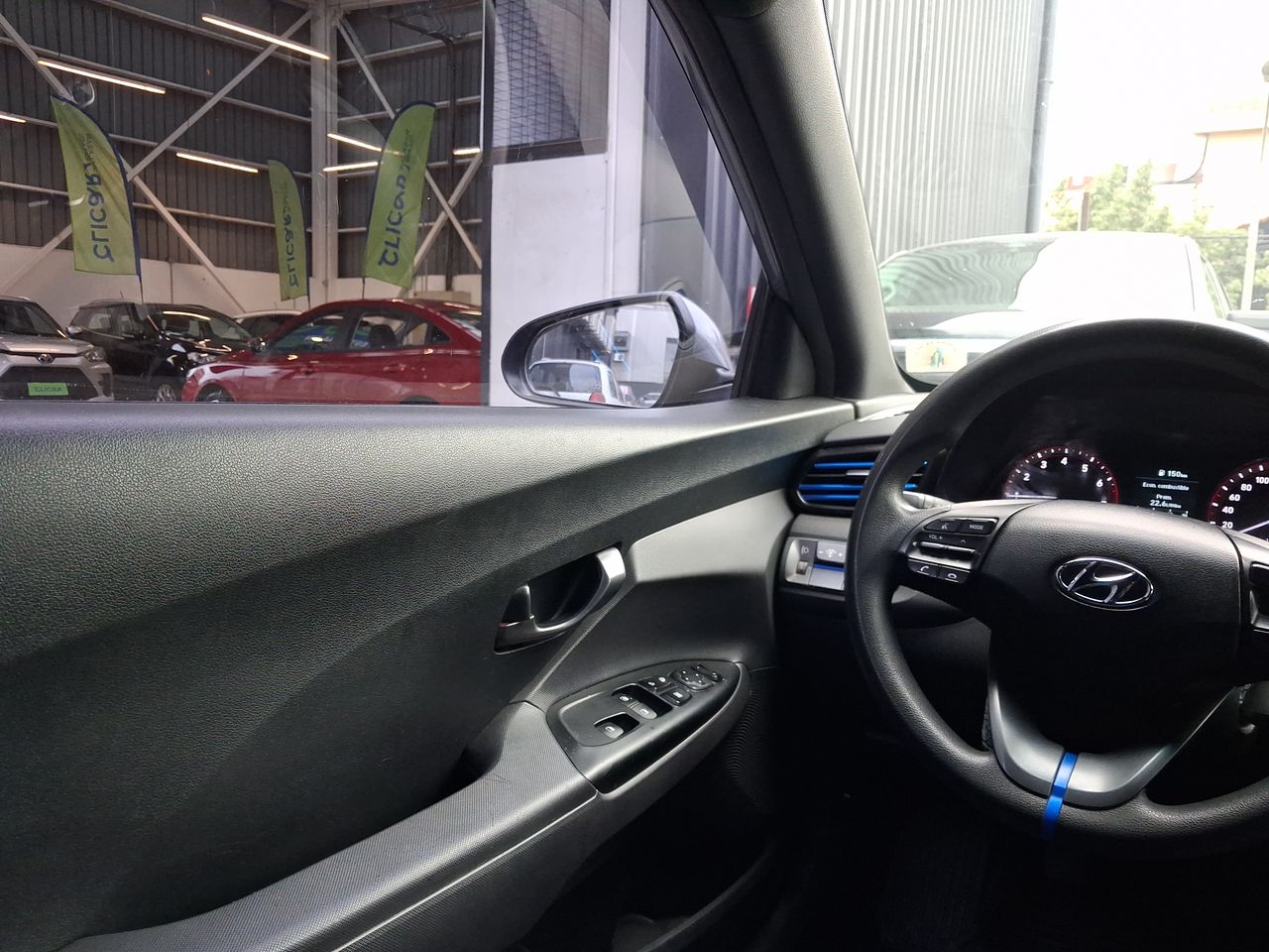 Hyundai Veloster — foto 9 de 21