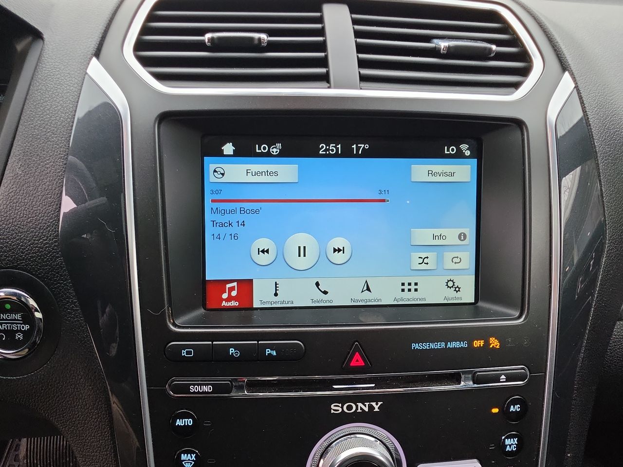 KIA Carnival — foto 21 de 30